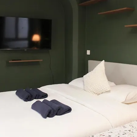 Apartment 2 Steps From The Musee Grevin Paris